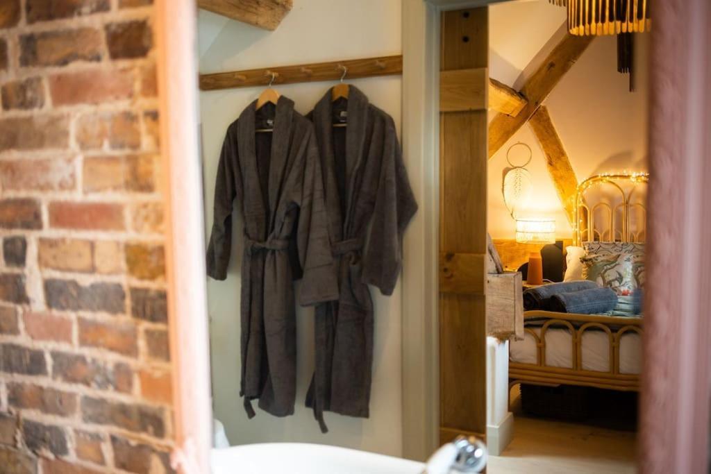The Cart House - Beautiful Contemporary Barn - Hot Tub Apartment Bridgnorth Exterior photo