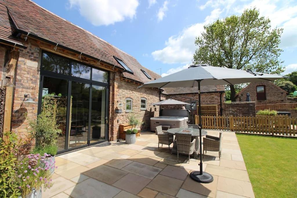 The Cart House - Beautiful Contemporary Barn - Hot Tub Apartment Bridgnorth Exterior photo