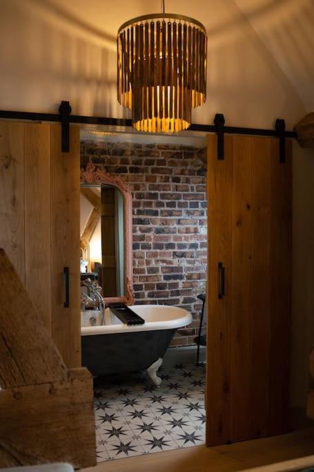 The Cart House - Beautiful Contemporary Barn - Hot Tub Apartment Bridgnorth Exterior photo