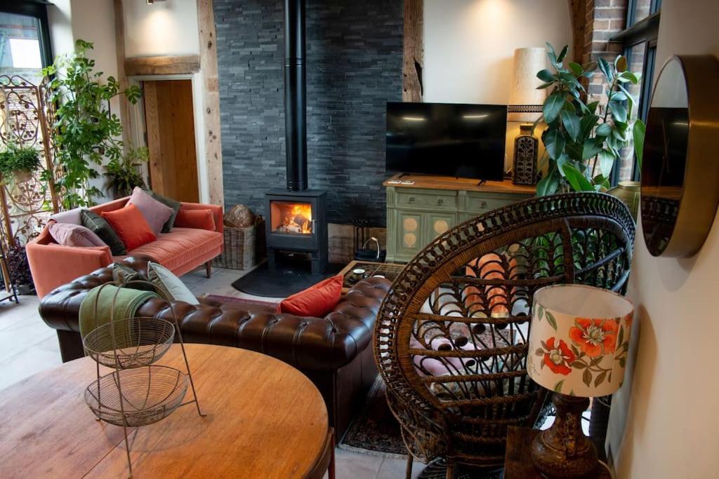 The Cart House - Beautiful Contemporary Barn - Hot Tub Apartment Bridgnorth Exterior photo